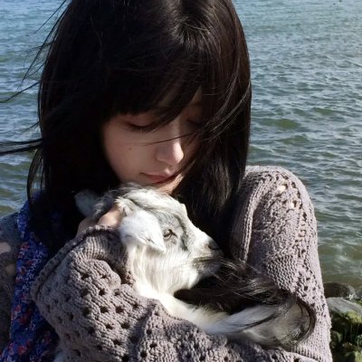 圈内顶流被曝绯闻澄清适得其反，整整一周颁奖礼红毯画面流出